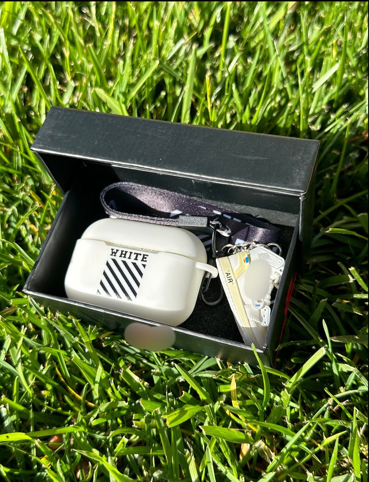 AirPods Shoebox keychain set